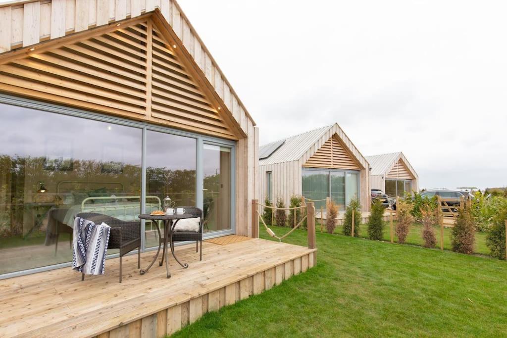 3 Larch Lodge At The Old Woodyard Docking Exterior photo